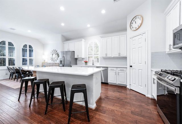 7 Hadlock Place, The Woodlands, TX 77389