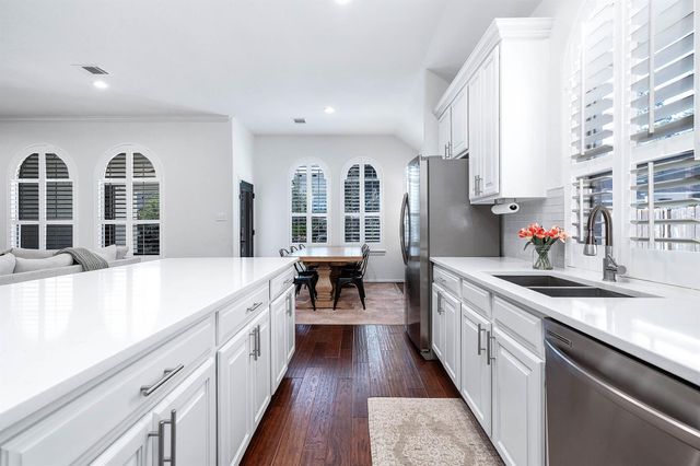 7 Hadlock Place, The Woodlands, TX 77389