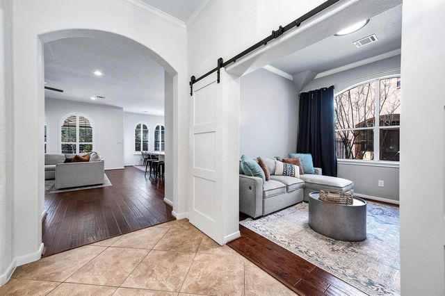 7 Hadlock Place, The Woodlands, TX 77389