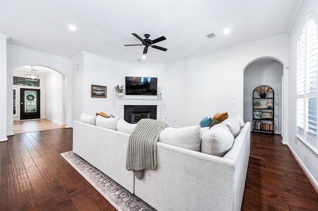 7 Hadlock Place, The Woodlands, TX 77389