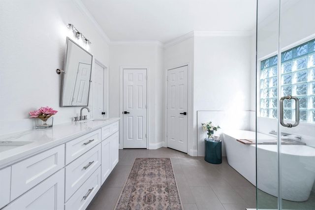 7 Hadlock Place, The Woodlands, TX 77389