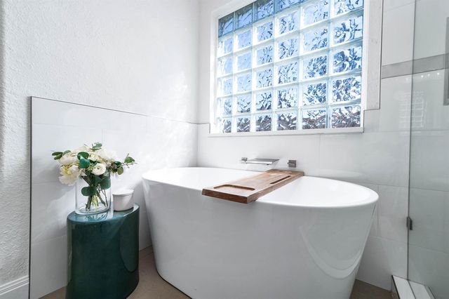 7 Hadlock Place, The Woodlands, TX 77389