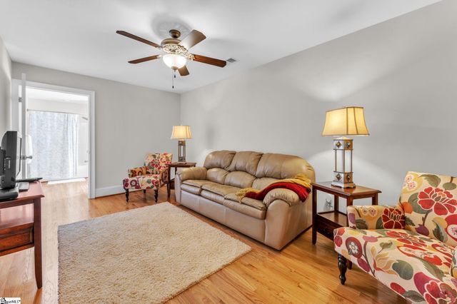 109 Brandon Drive, Hodges, SC 19653