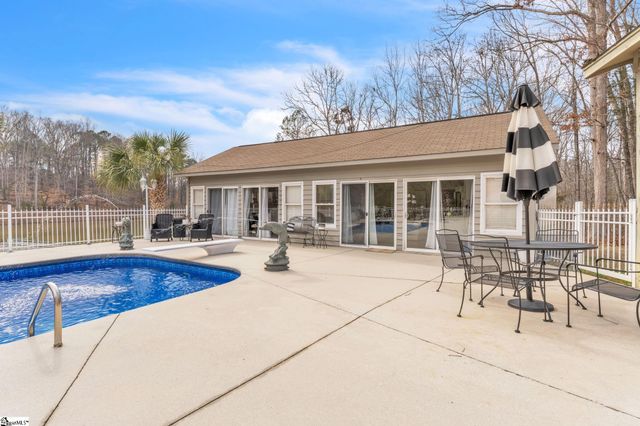 109 Brandon Drive, Hodges, SC 19653