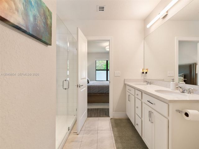 2950 Shortleaf Ave, Lauderdale Lakes, FL 33311
