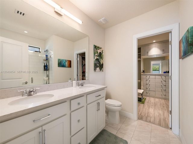 2950 Shortleaf Ave, Lauderdale Lakes, FL 33311