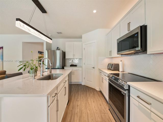 2950 Shortleaf Ave, Lauderdale Lakes, FL 33311