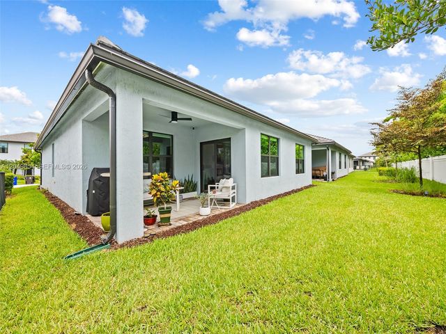 2950 Shortleaf Ave, Lauderdale Lakes, FL 33311