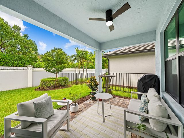 2950 Shortleaf Ave, Lauderdale Lakes, FL 33311