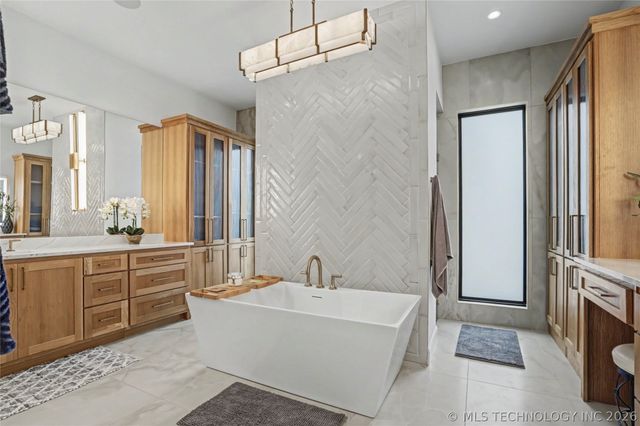 7303 E College Street, Broken Arrow, OK 74014