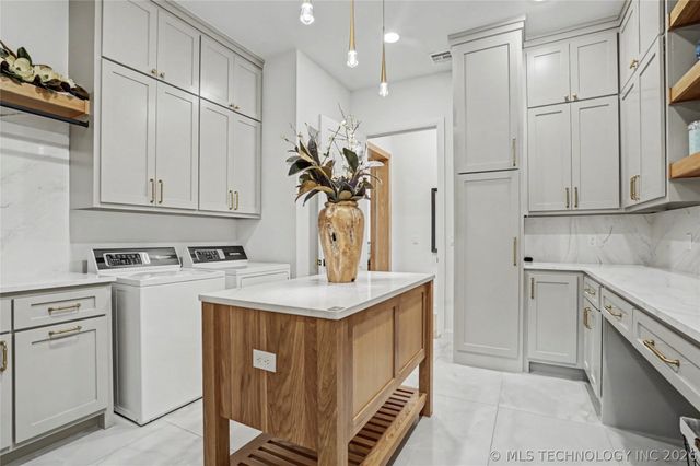 7303 E College Street, Broken Arrow, OK 74014