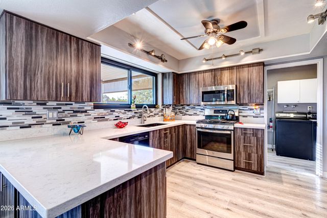 10042 N 28TH Street, Phoenix, AZ 85028