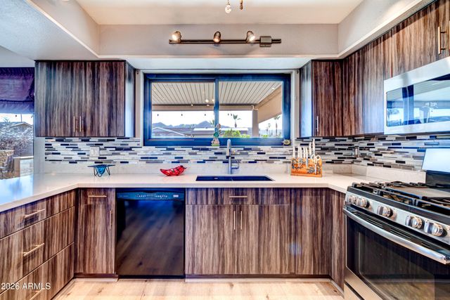 10042 N 28TH Street, Phoenix, AZ 85028