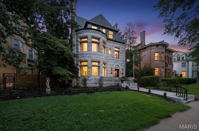 4410 Westminster Place, St Louis, MO 63108