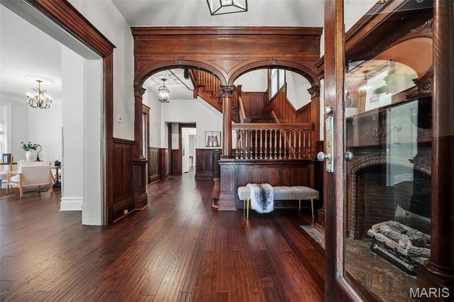 4410 Westminster Place, St Louis, MO 63108