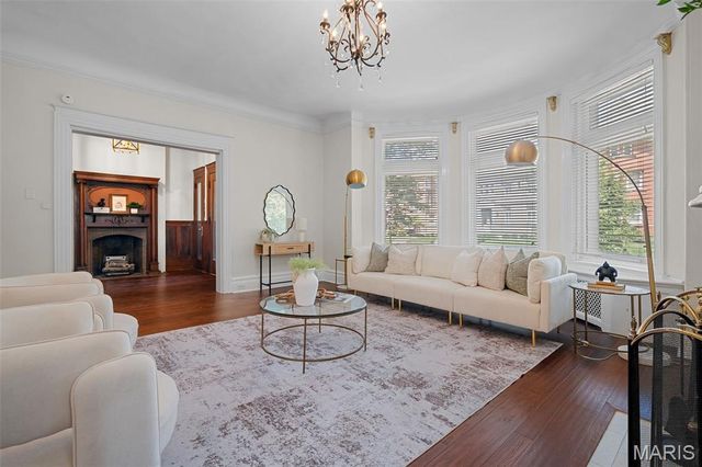 4410 Westminster Place, St Louis, MO 63108