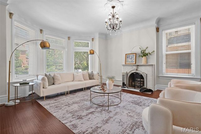 4410 Westminster Place, St Louis, MO 63108