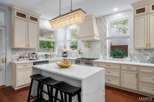 4410 Westminster Place, St Louis, MO 63108