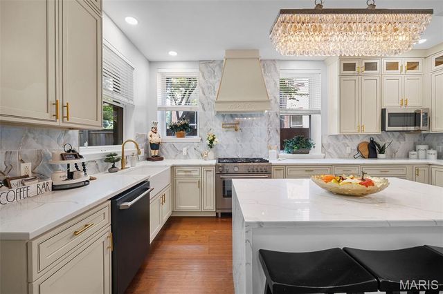 4410 Westminster Place, St Louis, MO 63108