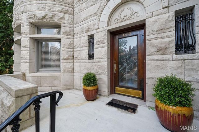 4410 Westminster Place, St Louis, MO 63108