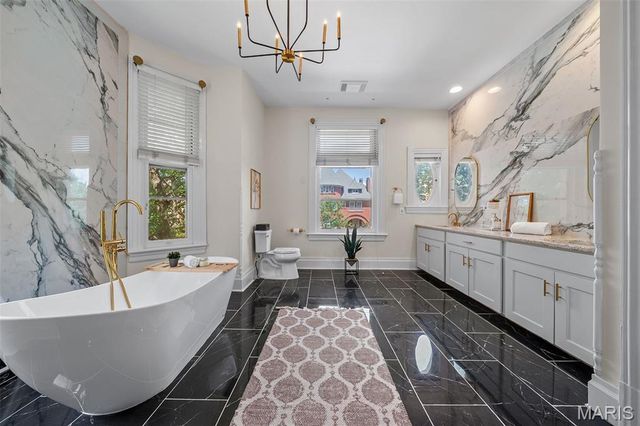 4410 Westminster Place, St Louis, MO 63108