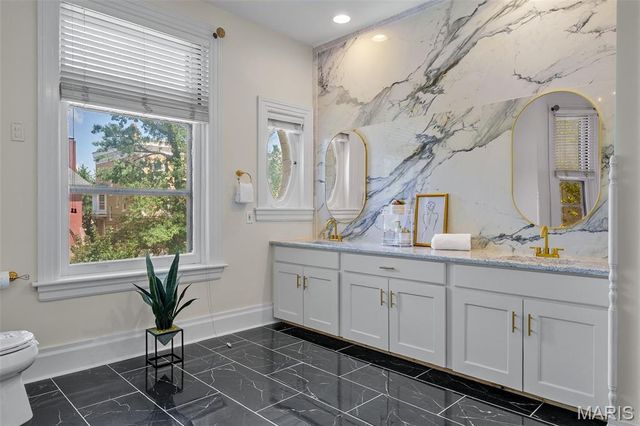 4410 Westminster Place, St Louis, MO 63108