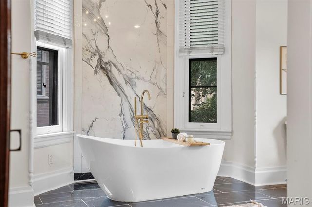 4410 Westminster Place, St Louis, MO 63108