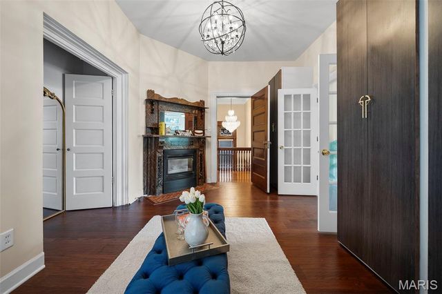 4410 Westminster Place, St Louis, MO 63108