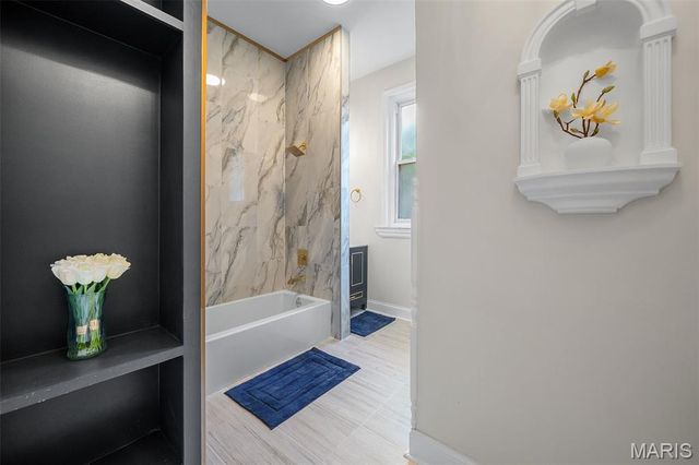 4410 Westminster Place, St Louis, MO 63108