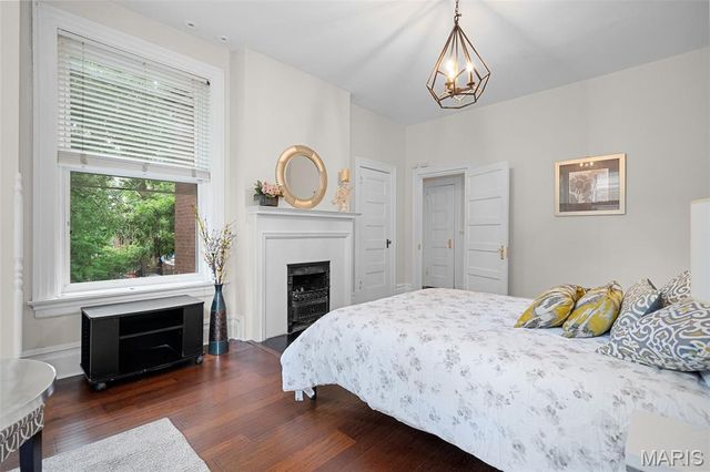 4410 Westminster Place, St Louis, MO 63108