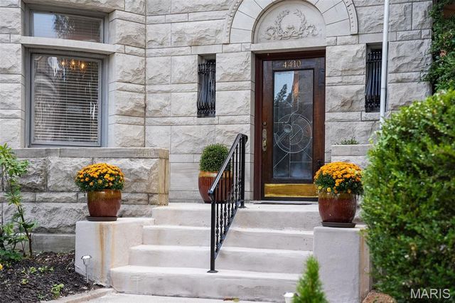 4410 Westminster Place, St Louis, MO 63108