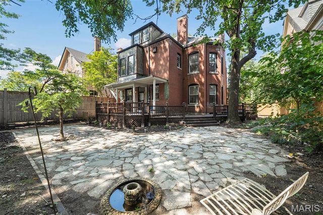 4410 Westminster Place, St Louis, MO 63108