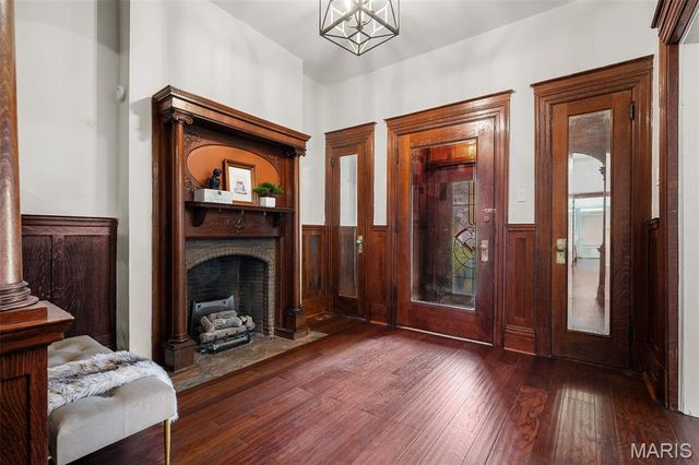 4410 Westminster Place, St Louis, MO 63108