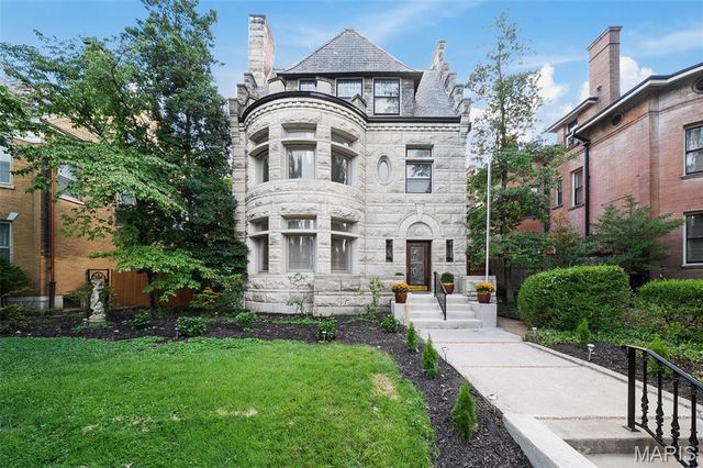 4410 Westminster Place, St Louis, MO 63108