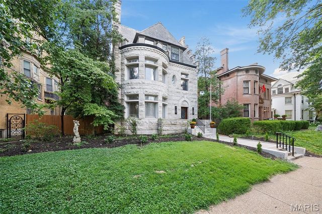 4410 Westminster Place, St Louis, MO 63108