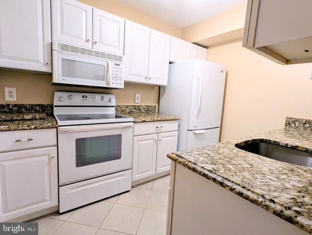 6 JOHN WITHERSPOON BLDG, Turnersville, NJ 08012