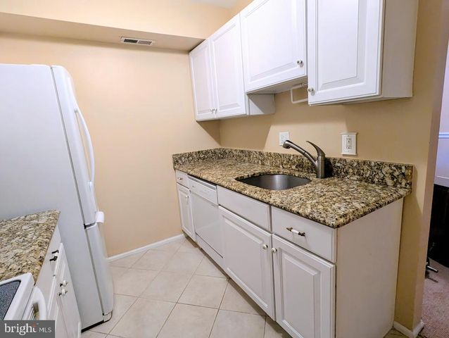 6 JOHN WITHERSPOON BLDG, Turnersville, NJ 08012