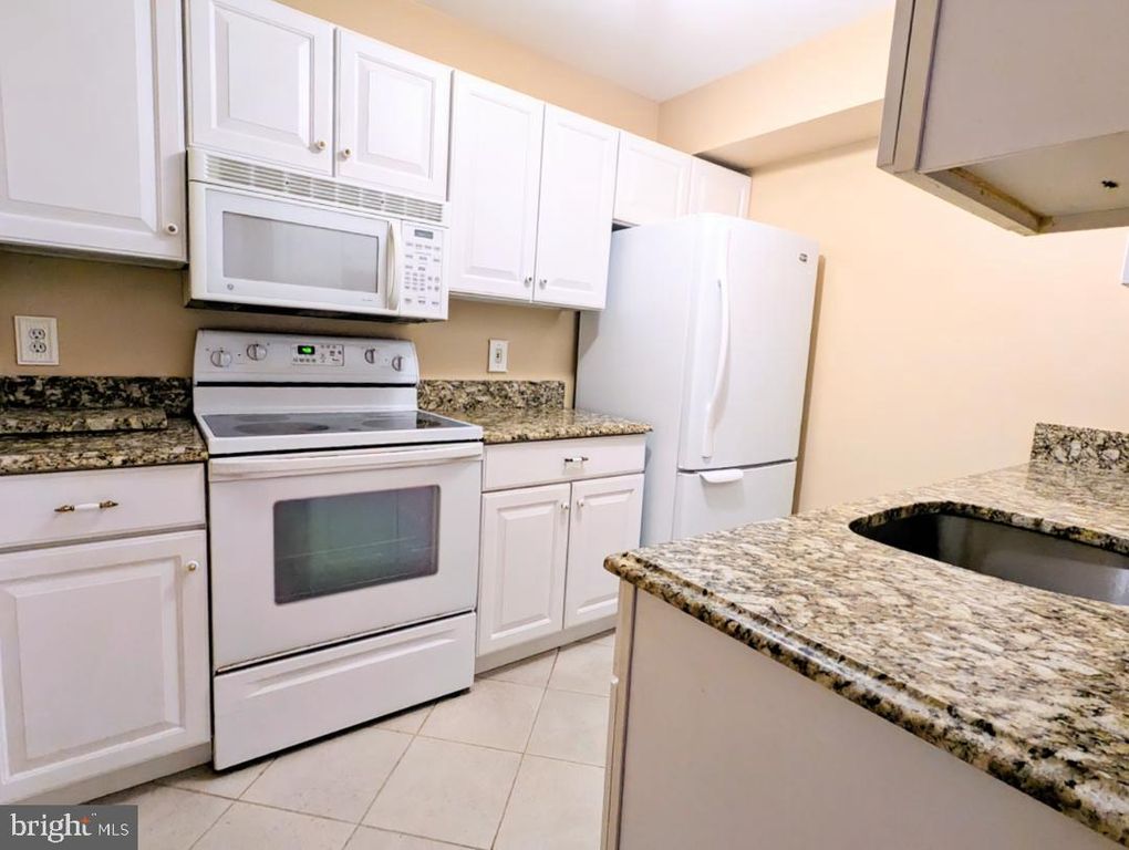 Image 3 of property listing at 6 JOHN WITHERSPOON BLDG, Turnersville, NJ 08012