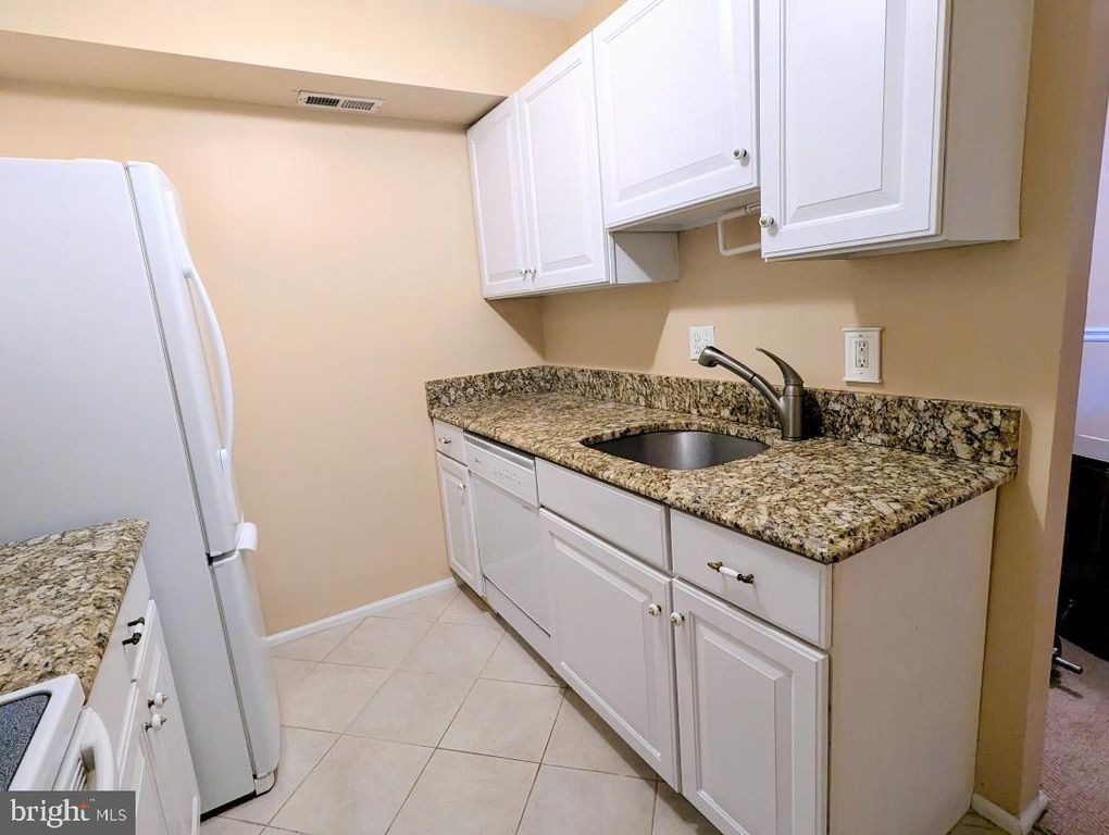 Image 4 of property listing at 6 JOHN WITHERSPOON BLDG, Turnersville, NJ 08012