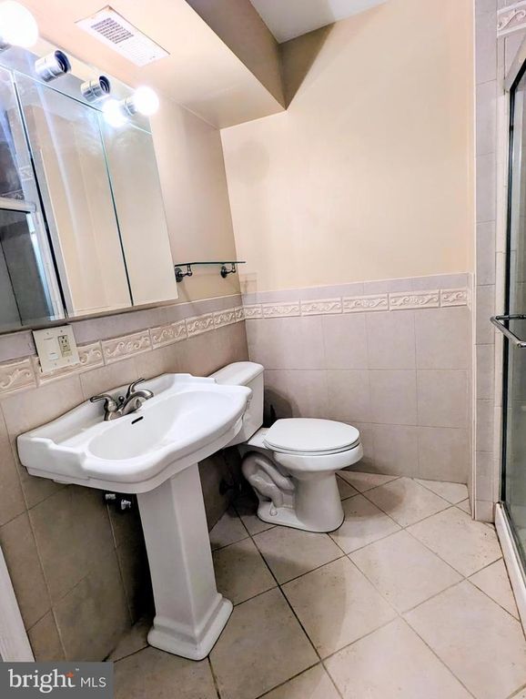 Image 7 of property listing at 6 JOHN WITHERSPOON BLDG, Turnersville, NJ 08012