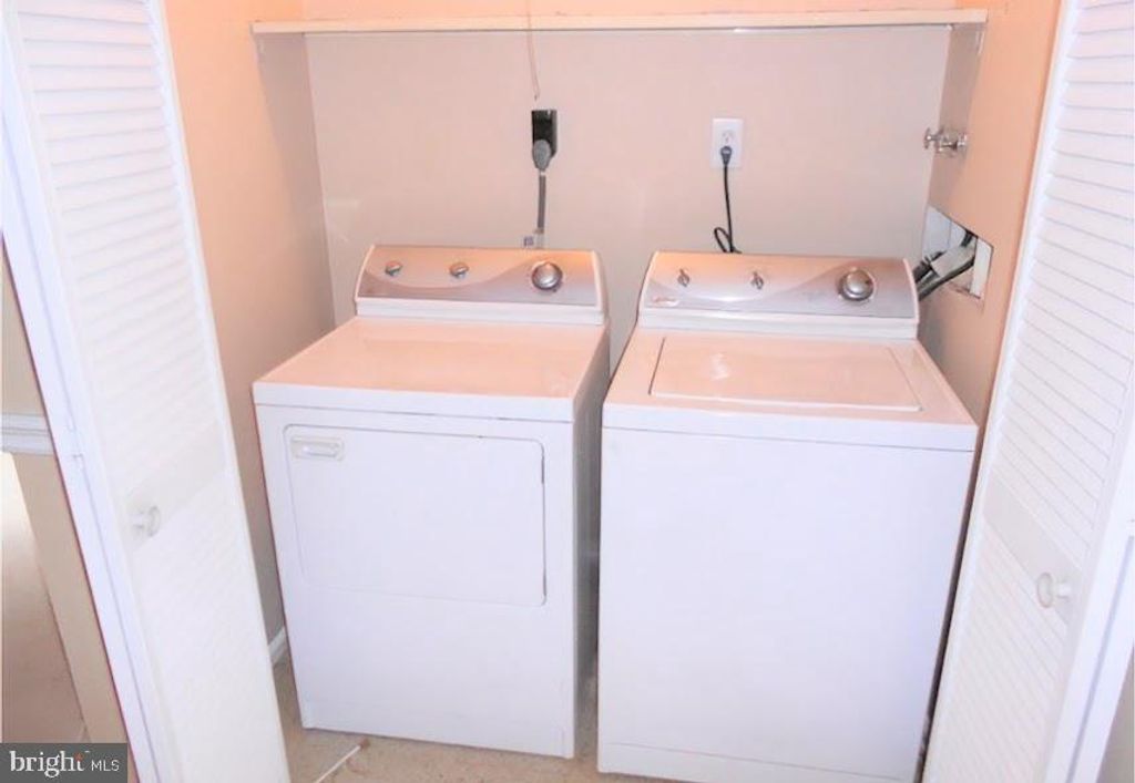 Image 9 of property listing at 6 JOHN WITHERSPOON BLDG, Turnersville, NJ 08012