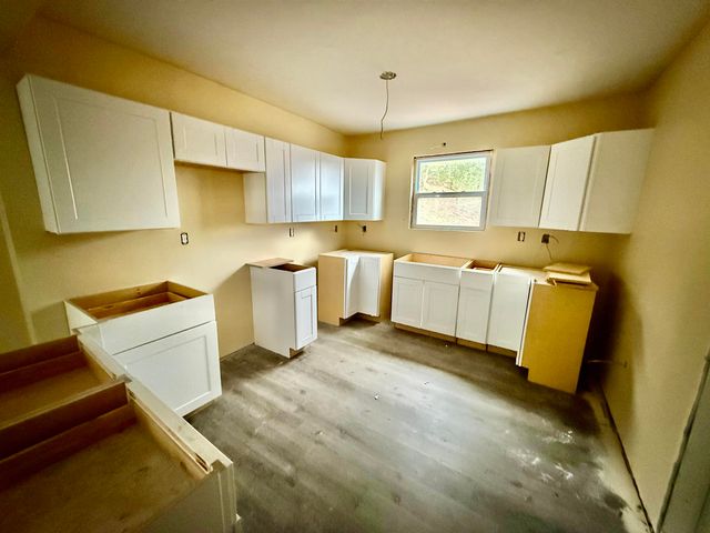 1598 Kilby Street, Charleston, WV 25311