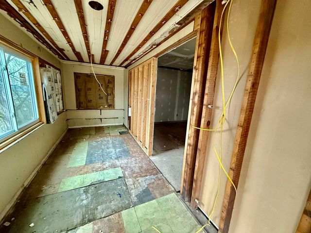 1598 Kilby Street, Charleston, WV 25311