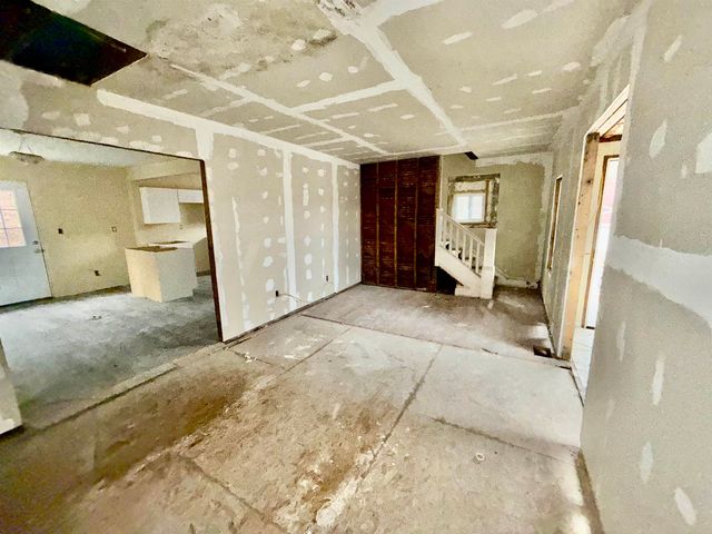 1598 Kilby Street, Charleston, WV 25311