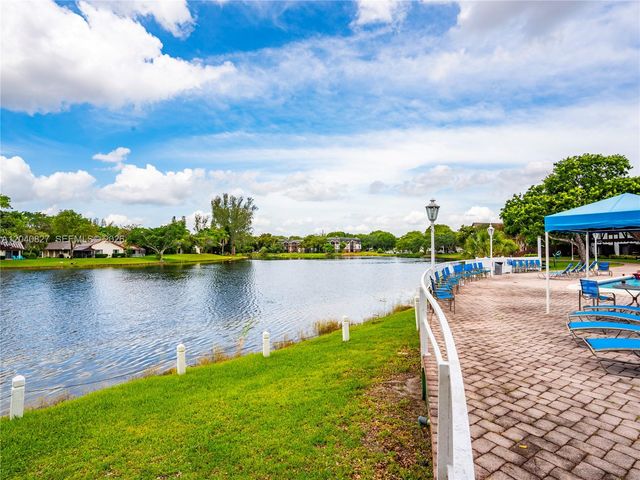 3740 Inverrary Dr 3N, Lauderhill, FL 33319