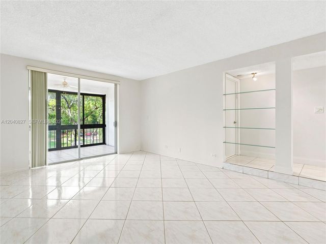 3740 Inverrary Dr 3N, Lauderhill, FL 33319