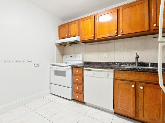 3740 Inverrary Dr 3N, Lauderhill, FL 33319