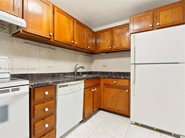 3740 Inverrary Dr 3N, Lauderhill, FL 33319