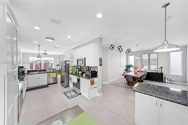 4152 Sapphire Ter, Weston, FL 33331