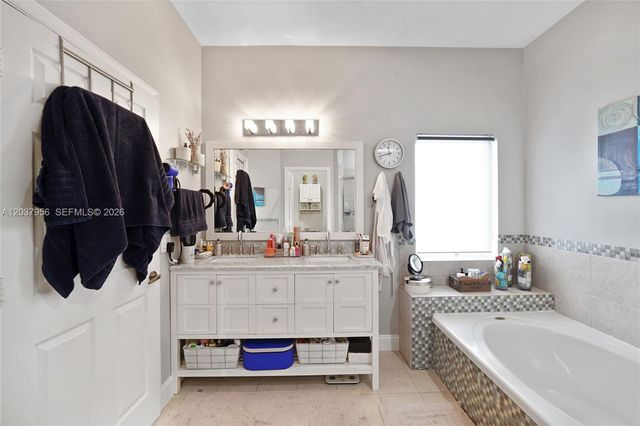 4152 Sapphire Ter, Weston, FL 33331